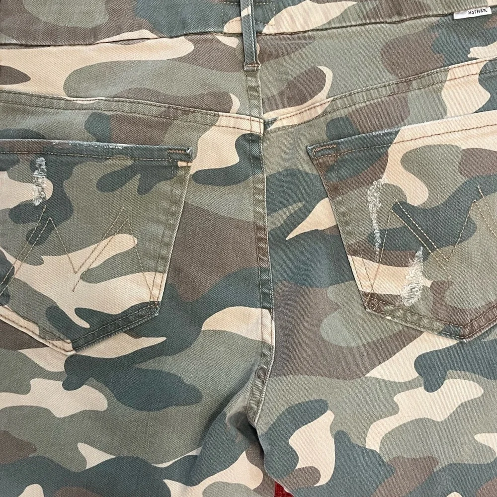 MOTHER High Waisted Looker Ankle Fray See Me Camo Distressed Denim Jean Size 29